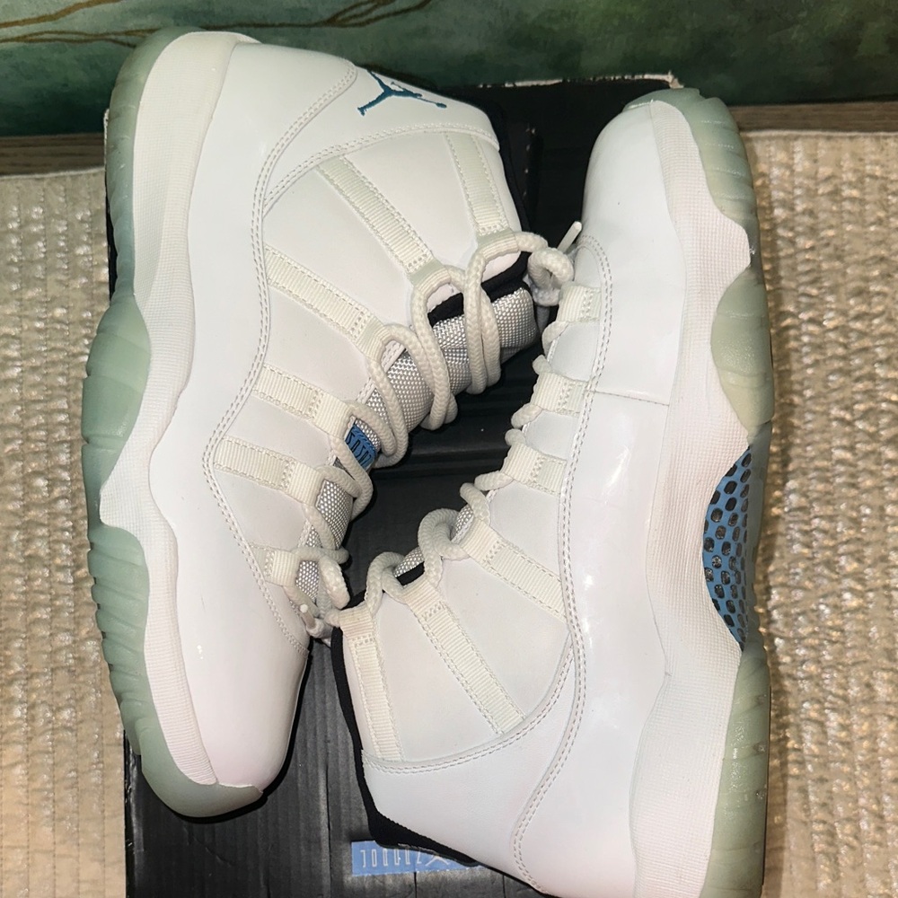 Jordan 11 Retro “Legend Blue” (2014) - Picture 4 of 6
